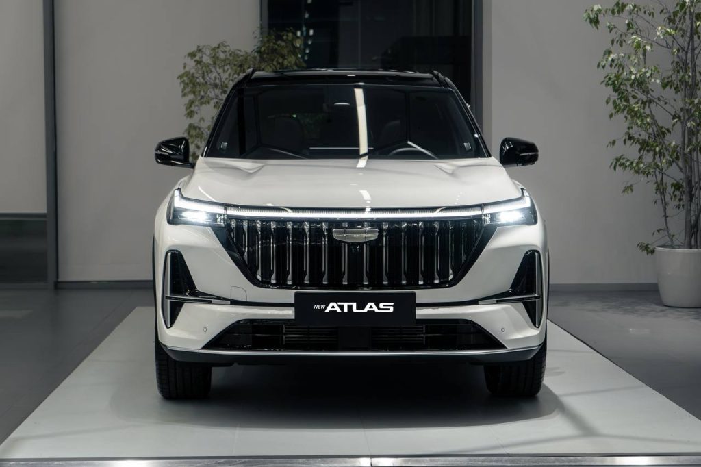 От «неприметного автомобиля» до лидера рынка: новый Geely Atlas поступил в продажу в Казахстане